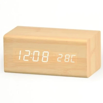 Afbeelding van Digitale led wekker met USB oplaadpoort, grote cijferweergave, instelbare helderheid, wekalarm, kalender, bureauklok, lichtbruin