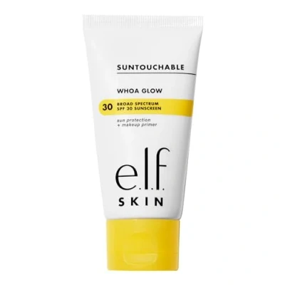 Afbeelding van e.l.f. SKIN Suntouchable Whoa Glow SPF 30, zonnebrandcrème en make up achtergrond voor een glanzende afwerking, gemaakt met hyaluronzuur, veganistisch dierproefvrij