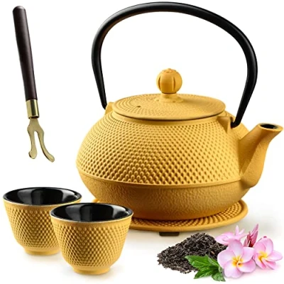 Afbeelding van KADAX Japanse gietijzeren theepot 850 ml, diameter 15 cm, met gaasfilter en robuust handvat, theeservies in stijl, traditionele ijzeren theepot, geel