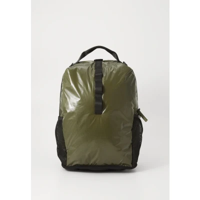 Afbeelding van Rains Sibu Clip Front Backpack W3 marsh