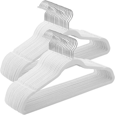 Afbeelding van SONGMICS 50 stuks fluwelen kleerhangers, 41,5 cm breed, ruimtebesparend, hoog draagvermogen, met 360 draaibare haken, voor jassen, overhemden, pakken, wit en zilver, CRF026W04